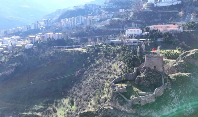 Artvin Kalesi'nin surlarında Türk bayrağı yeniden dalgalanıyor