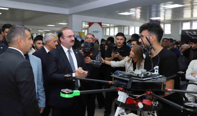 Atatürk Üniversitesi&#039;nin ÜNİDES Başarısı; Gençler geleceğe iz bırakıyor