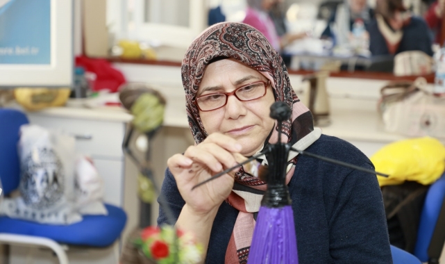 Atık malzemeleri hediyelik eşyalara dönüştürüyorlar