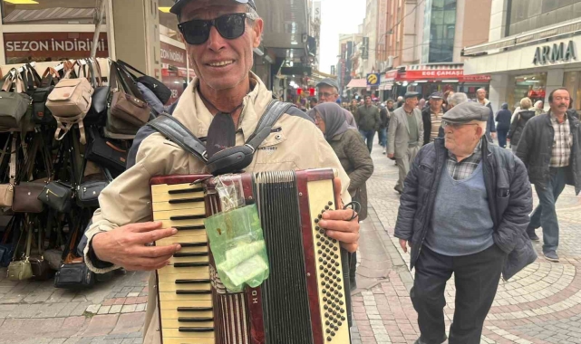 Aydınlılara müzik ziyafeti sunuyor