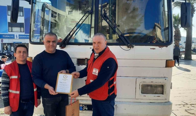 Ayvalık'ta Türk Kızılay'ından kan bağışçısına altın madalya