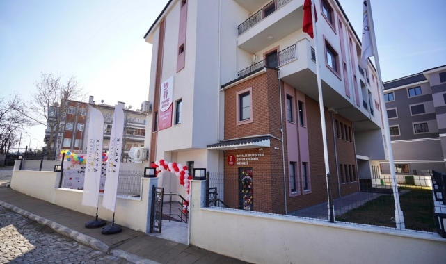 Ayvalık'ta Yuvamız Ayvalık Çocuk Etkinlik Merkezi açıldı