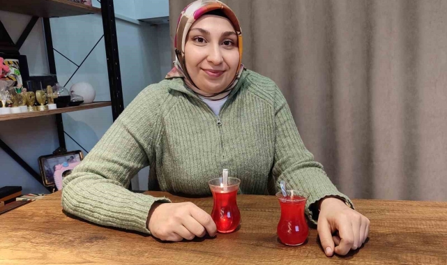 Babasına şaka amaçlı yaptığı çay şeklindeki mum geçim kaynağı oldu