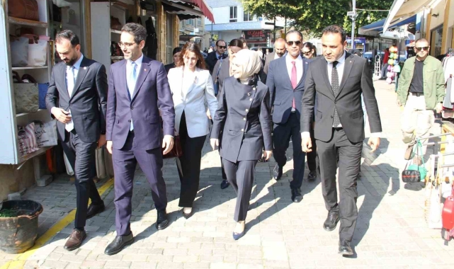 Bakan Göktaş, Lefkoşa'da Büyükhan'da esnafla buluştu