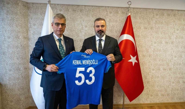 Bakan Kemal Memişoğlu&#039;ndan, Çaykur Rizespor&#039;a ziyaret