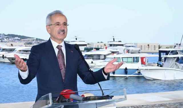 Bakan Uraloğlu: "Van Gölü'nde toplam 417 bin 146 vagon ve 6 milyon 582 bin 540 ton yük taşındı"