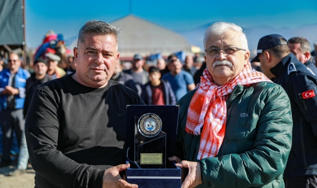 Balıkesir'de deve güreşi heyecanı yaşandı