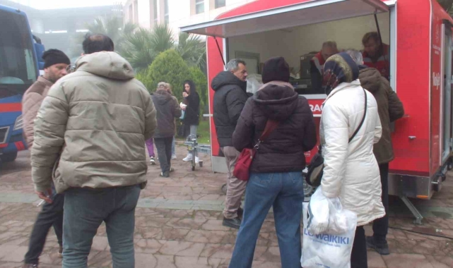 Balıkesir'de vakıflardan sıcak çorba ikramı
