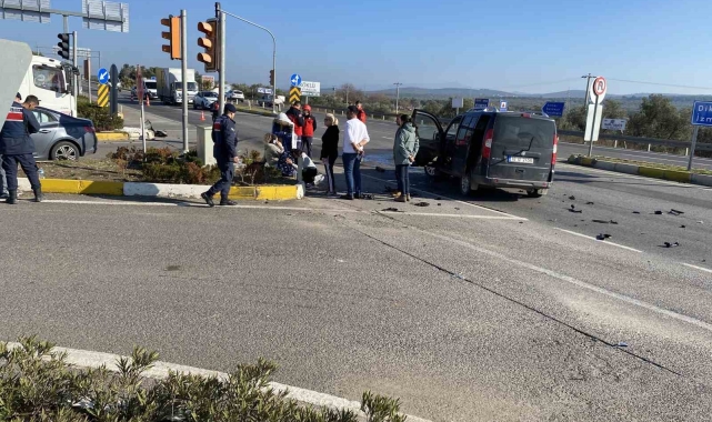 Balıkesir'detrafik kazası: 3 yaralı