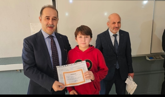 Bandırma'da 26 bin öğrenci karnelerini aldı