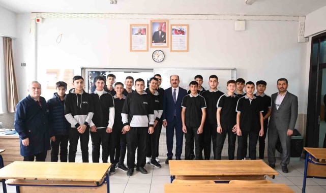 Başkan Altay: "Üniversiteye hazırlanan öğrencilerimize nakdi desteğin ilk ödemesini yaptık"