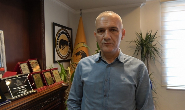 Başkan Altıkulaç duyurdu: Devrekani'ye ilçeye kapalı halı saha yapılacak