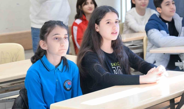 Başkan Bahçetepe'den, Ayşegül'e karne hediyesi