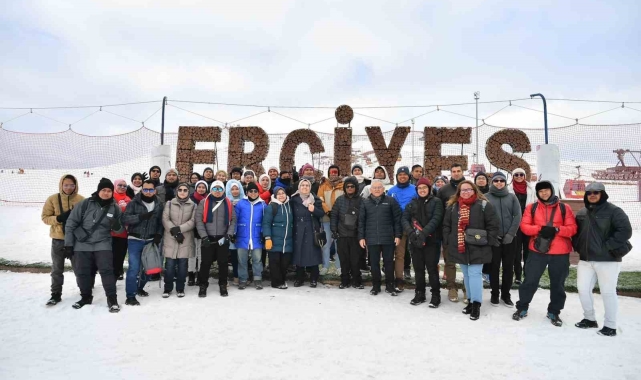Başkan Büyükkılıç, turistlerle dolup taşan Erciyes'i ziyaret etti