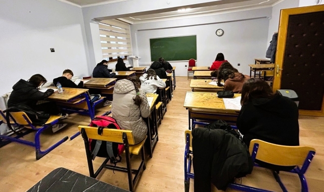 Başkan Çelik, Bozkurtlu gençleri sınavlara hazırlıyor