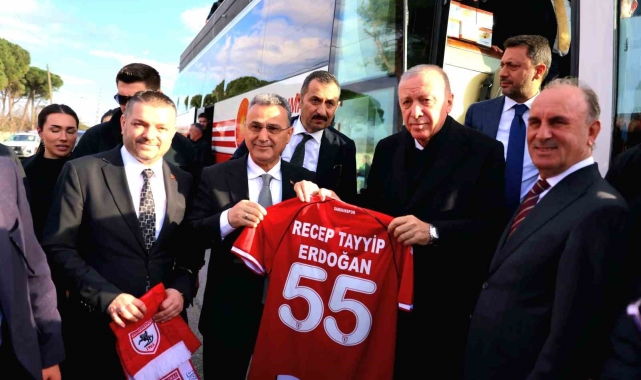 Başkan Kurnaz'dan Cumhurbaşkanı Erdoğan'a 55 numaralı forma