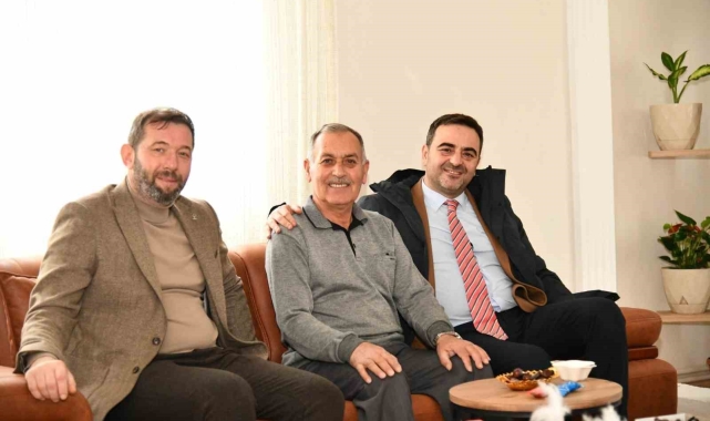 Başkan Özlü, umre ziyaretini gerçekleştiren hemşehrileriyle buluştu