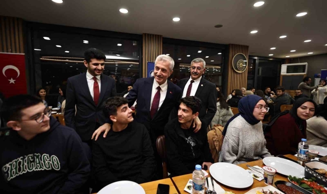 Başkan Tahmazoğlu İstanbul, Diyarbakır ve Şanlıurfa'daki öğrencilerle bir araya geldi