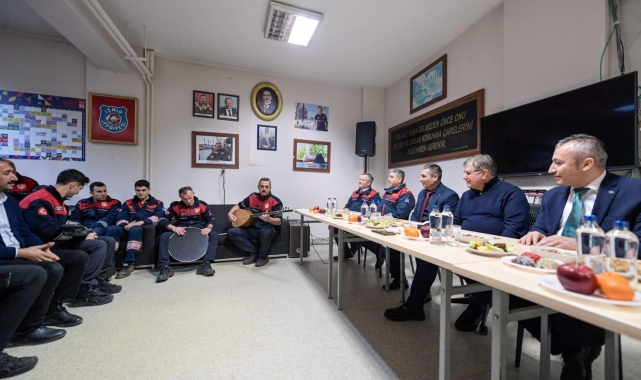 Başkan Tugay 2025'i nöbetteki itfaiyecilerle karşıladı