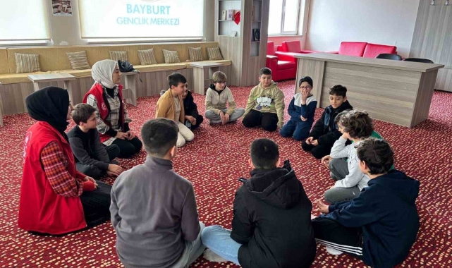 Bayburt Gençlik Merkezi'nin yarıyıl tatilindeki öğrencilere yönelik 'Gençlik Kış Kulübü' başladı