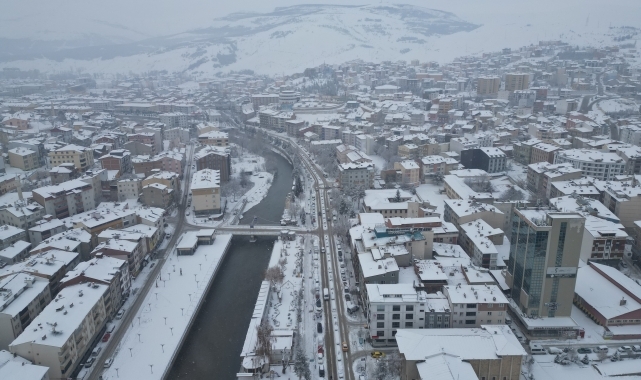 Bayburt'ta kar yağışı etkili oluyor