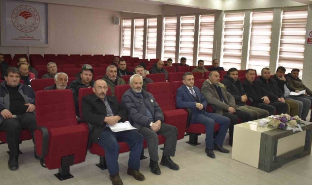 Bayburt'ta canlı hayvan nakli yapan nakil aracı sürücülerine ve bakıcılarına eğitim verildi