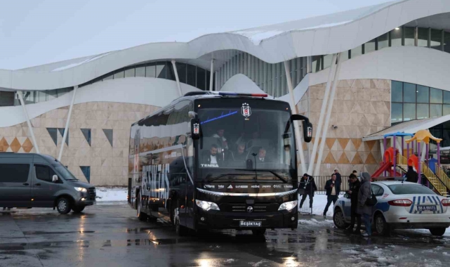 Beşiktaş'ı Sivas'ta az sayıda taraftar karşıladı