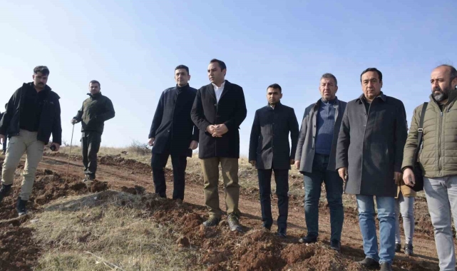 Besni&#039;de 13 bin fidan toprakla buluşuyor