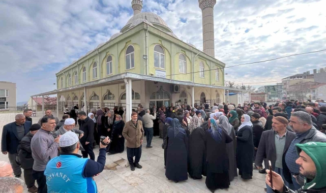 Besni'de umreciler dualarla uğurlandı
