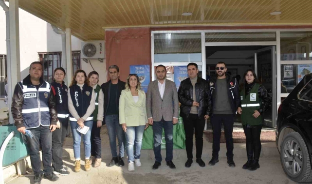 Besni'de Yeşilay'ın bağımlılıkla mücadele standına büyük ilgi