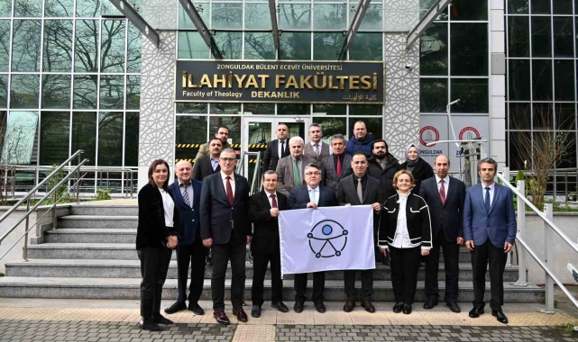 BEUN İlahiyat Fakültesine Erişilebilirlik Belgesi ve Erişilebilirlik Logolu bayrak takdim edildi