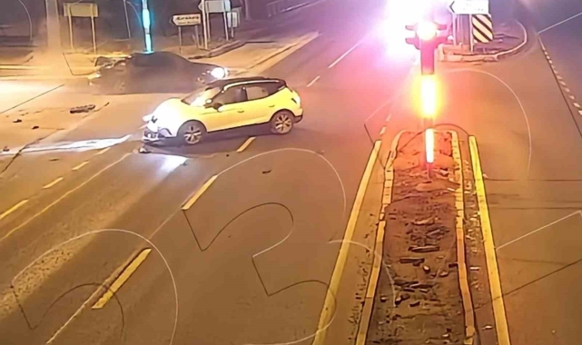 Bir anlık dikkatsizlik kazalara davetiye çıkardı: O anlar kamerada