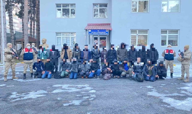 Bitlis'te 24 düzensiz göçmen yakalandı