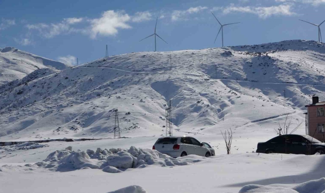 Bitlis&#039;te 27 köy yolunu ulaşıma kapandı