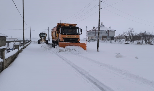 Bitlis'te kapalı köy yolları tek tek ulaşıma açılıyor