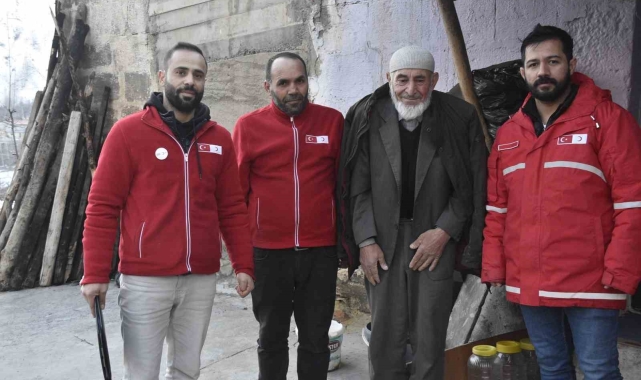 Bitlis'te Kızılay tarafından 1045 aileye gıda kolisi dağıttı