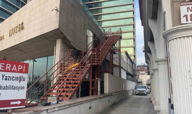 Bolu'daki yangının ardından otellerde yangın merdiveni hareketliliği