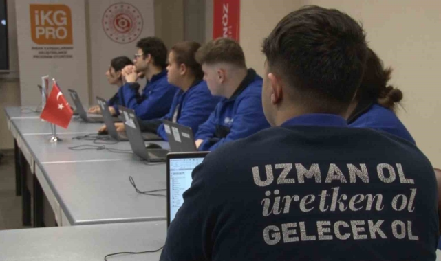 Bursa'da 140 kişiye geleceğin mesleklerinden biri olarak görülen ARVRXR eğitimi verildi