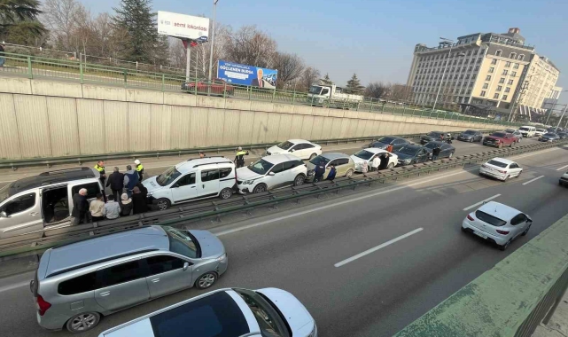 Bursa'da 7 araç birbirine girdi