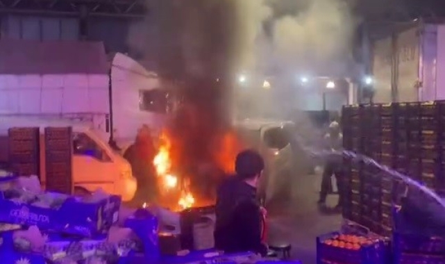 Bursa'da alev topuna dönen araç kamerada
