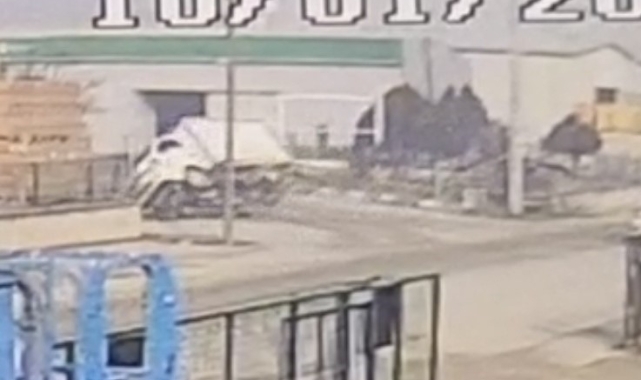 Bursa'da otomobil ile kamyonet çarpıştı