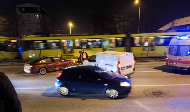 Bursa'da otomobil ticari araca çarptı: 1 yaralı