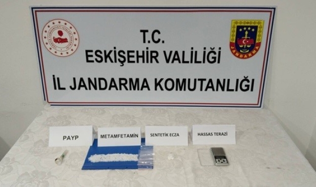 Bursa'dan Eskişehir'e uyuşturucu madde getiren şahsı jandarma yakaladı