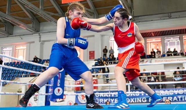 Büyükşehirin boksöründen Türkiye Şampiyonası'nda çifte gurur