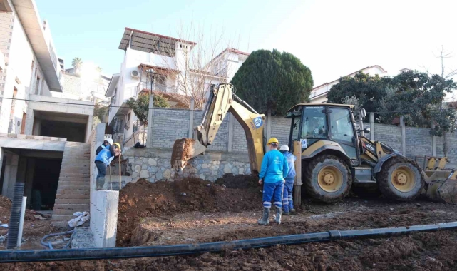 Büyükşehir'in Kuşadası'ndaki altyapı çalışmaları hız kesmiyor