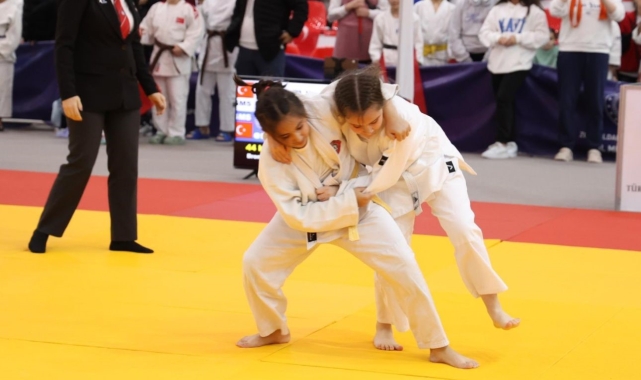 Büyükşehir'in sporcuları turnuvadan 7 madalya ile döndü