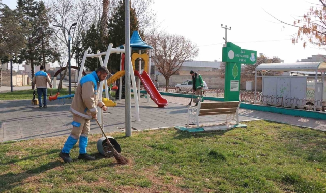 Cadde ve sokaklarda temizlik çalışmaları devam ediyor