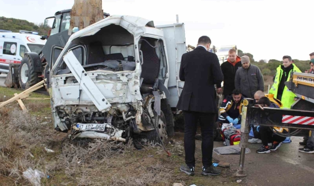 Çanakkale'de iki kamyonet çarpıştı: 1 ölü, 1 yaralı