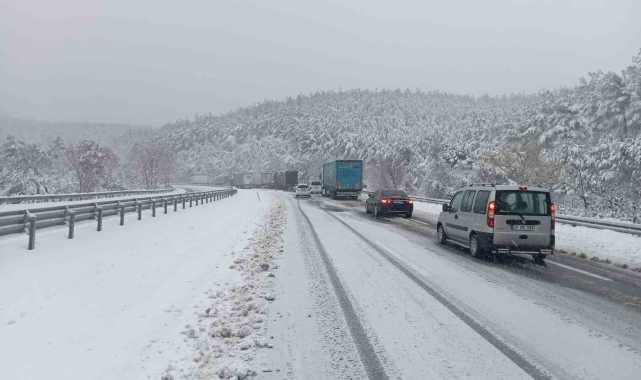 Çanakkale'nin Korudağ mevkisinde trafik kontrollü olarak sağlanıyor