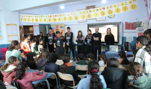 Caracal Robotics robot takımı geliştirdikleri robot üzerinden Şırnaklı öğrencilere eğitim verdi